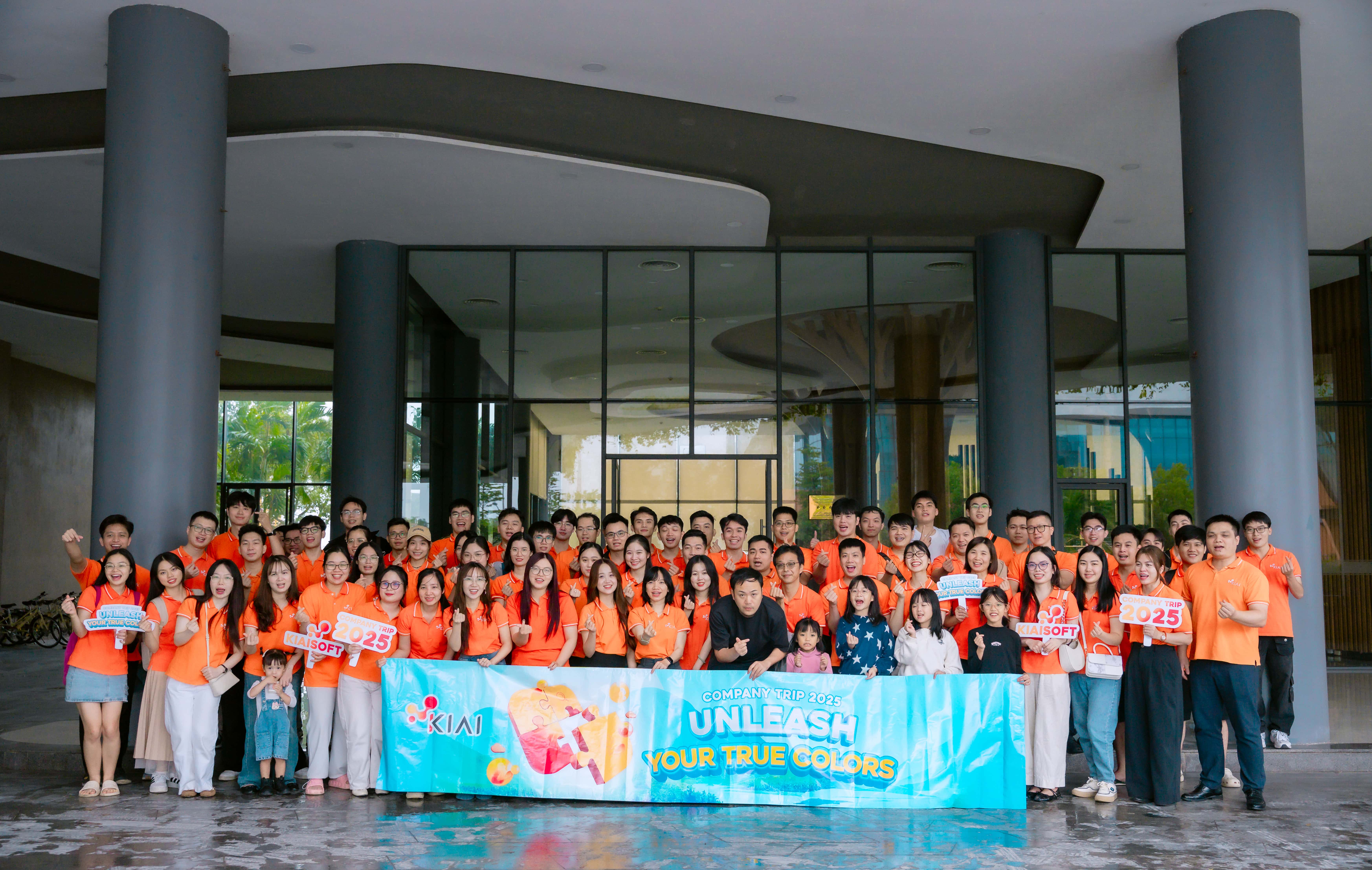 [2025年Kiaisoftハノイ社内旅行] あなたの真の色を解き放て - Kiaisoftの絆と色彩を広げる旅